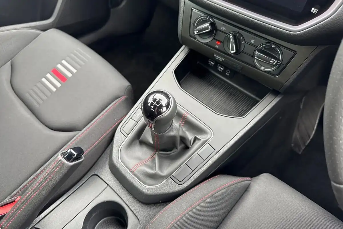 2020-seat-ibiza-10-mpi-fr-big-55