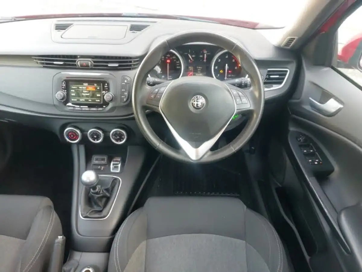 2017-alfa-romeo-giulietta-16jtdm-2-giulietta-big-6