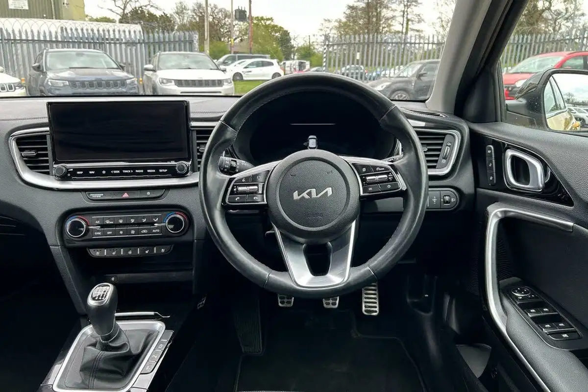 2021-kia-xceed-15-t-gdi-4-big-14