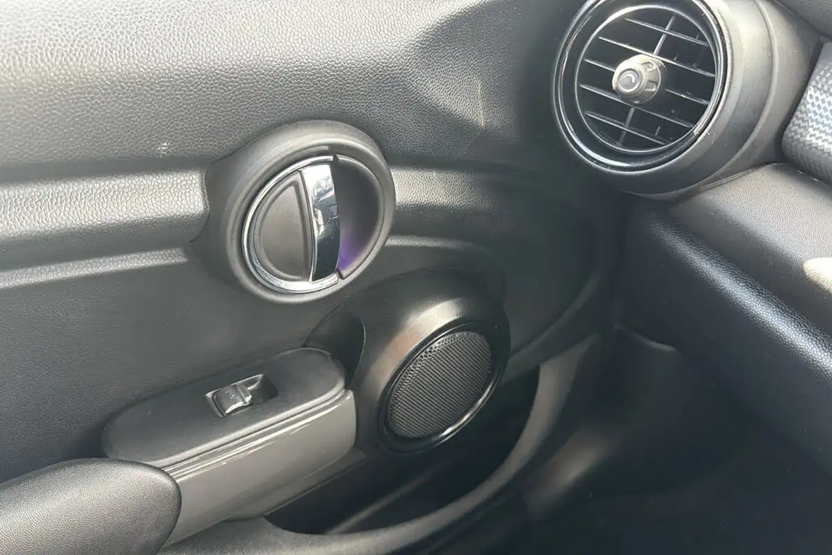 2019-mini-cooper-15-cooper-classic-hatchback-5d-big-39