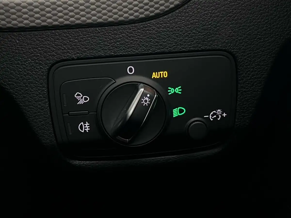 2021-audi-q2-10-30-tfsi-sport-big-24