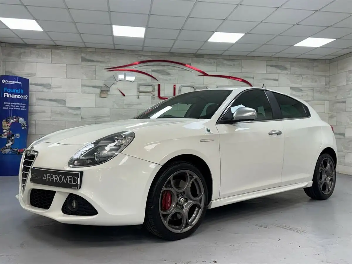 2011-alfa-romeo-giulietta-14-veloce-multiair-170bhp-big-13