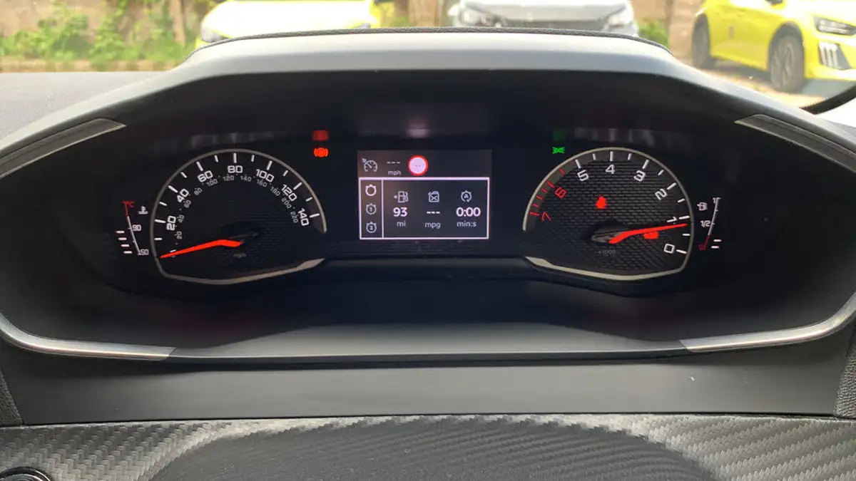 2021-peugeot-208-12-puretech-allure-100bhp-big-12