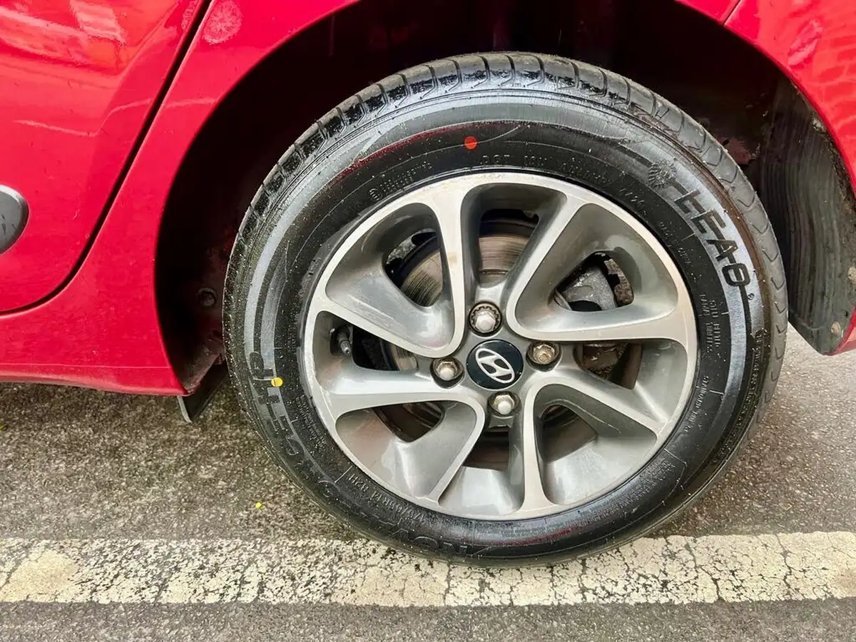 2017-hyundai-i10-10-premium-big-40