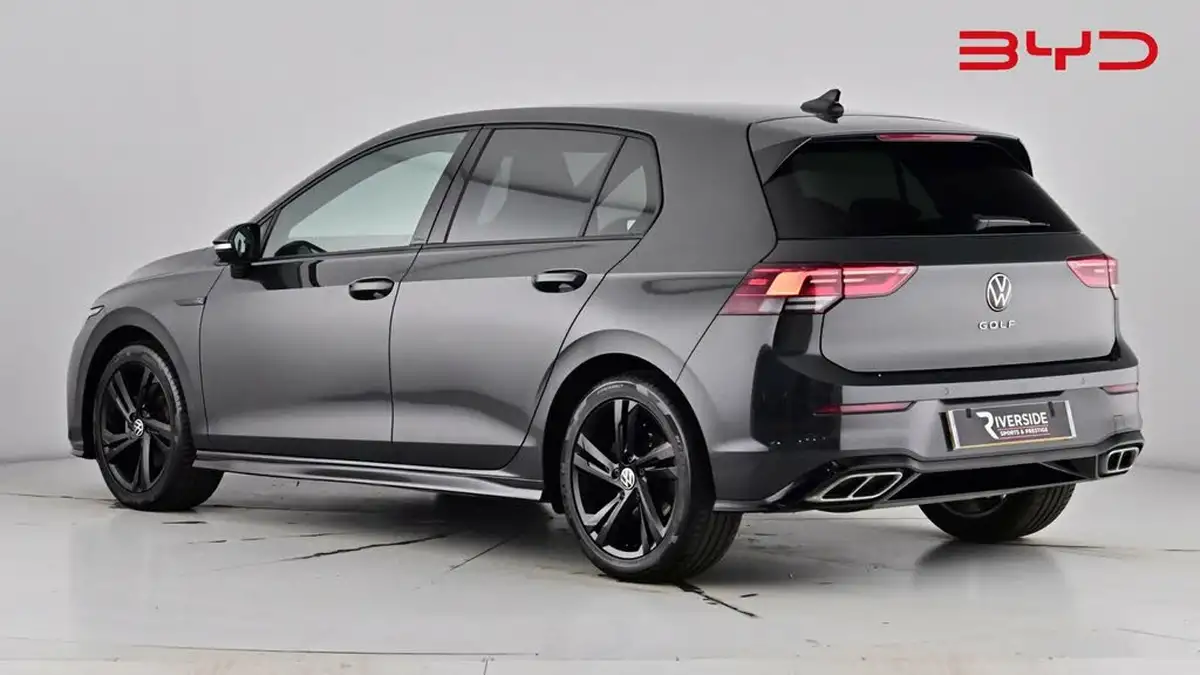 2022-volkswagen-golf-15-tsi-r-line-130ps-hatchback-big-1