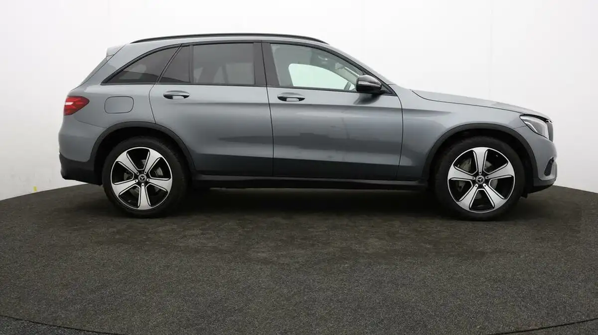 2018-mercedes-benz-glc-class-21d-glc220d-urban-edition-big-39