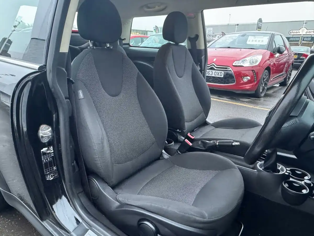 2011-mini-cooper-16-one-98bhp-hatchback-3d-big-17