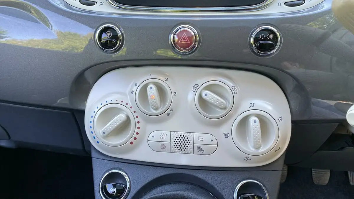 2017-fiat-500-12-lounge-big-31