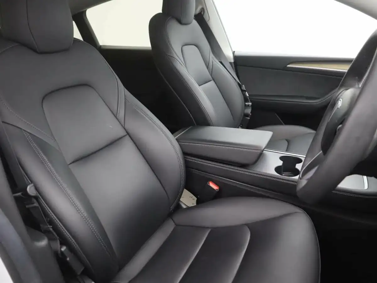2022-tesla-model-y-e-long-range-big-14