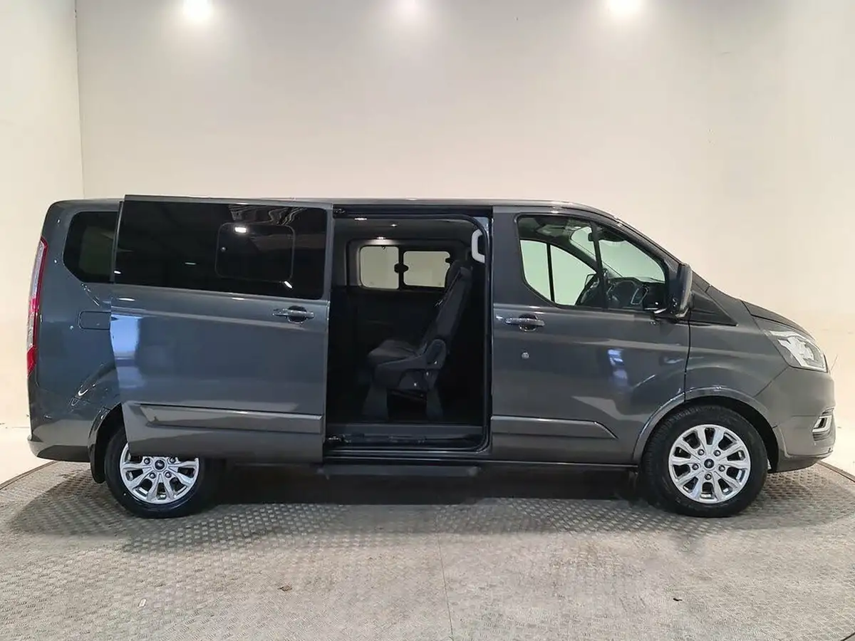 2018-ford-tourneo-custom-20tdci-310-l2-titanium-130ps-big-13