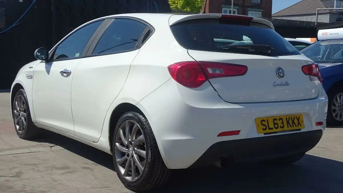 2013-alfa-romeo-giulietta-14-collezione-multiair-170bhp-big-13