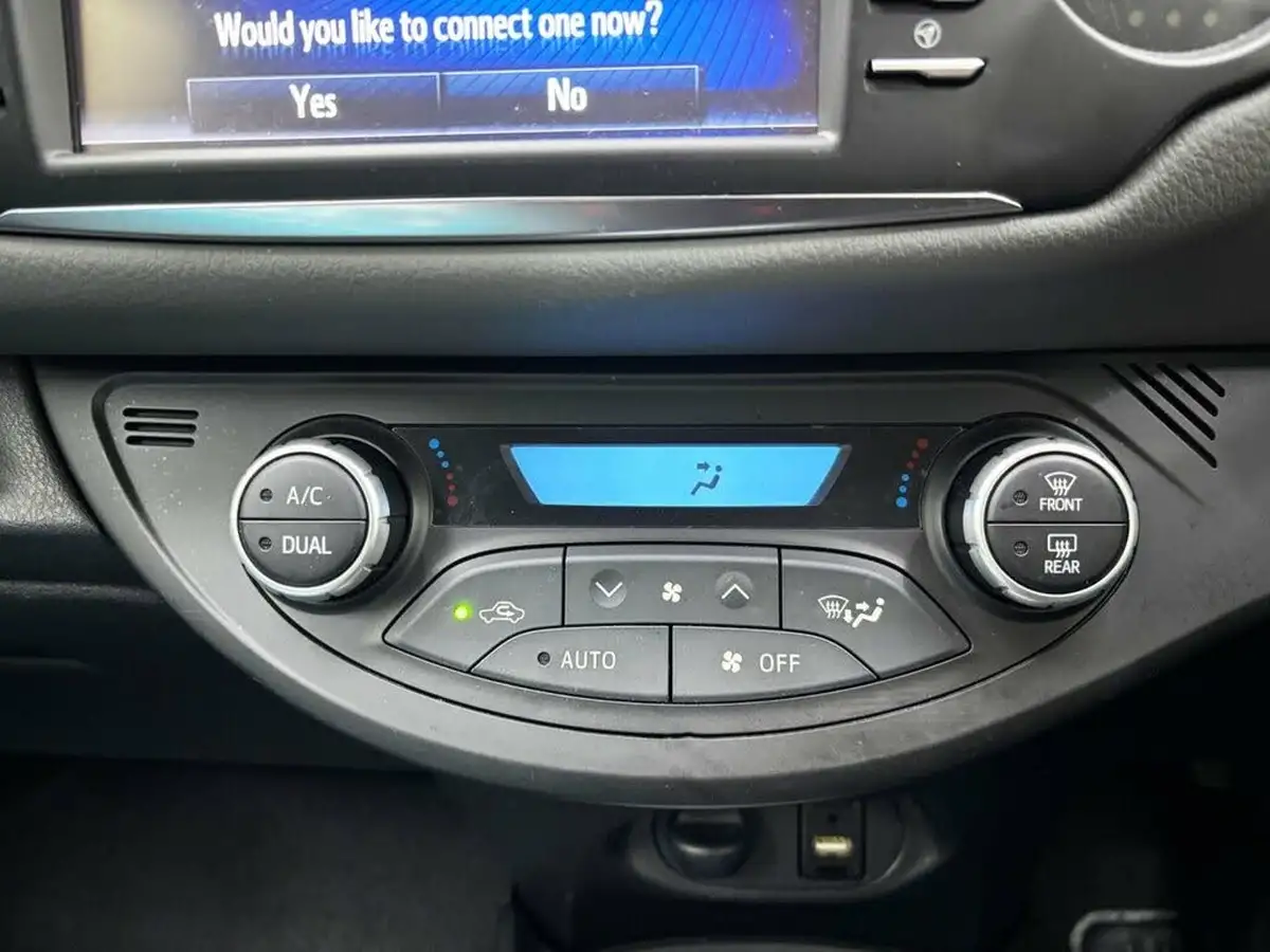2019-toyota-yaris-15-vvt-i-icon-hybrid-big-17