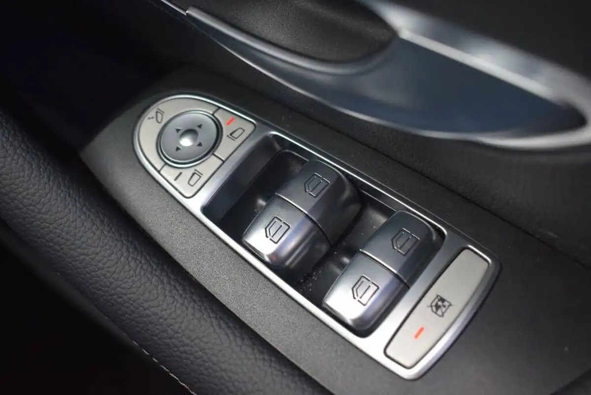 2020-mercedes-benz-e-class-20d-e220d-amg-line-cabriolet-2d-plus-big-28