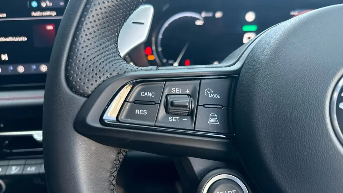 2024-alfa-romeo-tonale-15-tributo-italiano-big-22