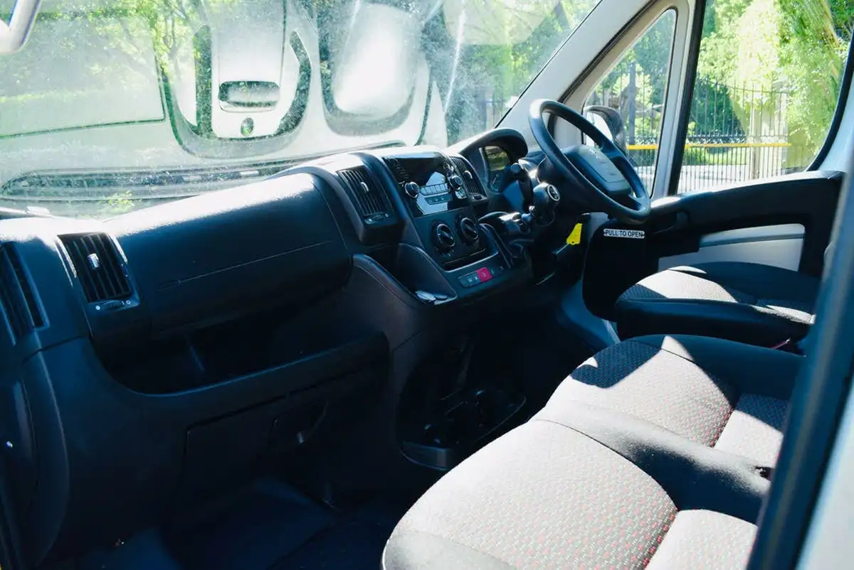 2017-peugeot-boxer-20-bluehdi-440-l4-h2-window-big-13