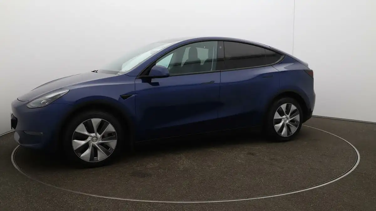 2022-tesla-model-y-e-long-range-big-65