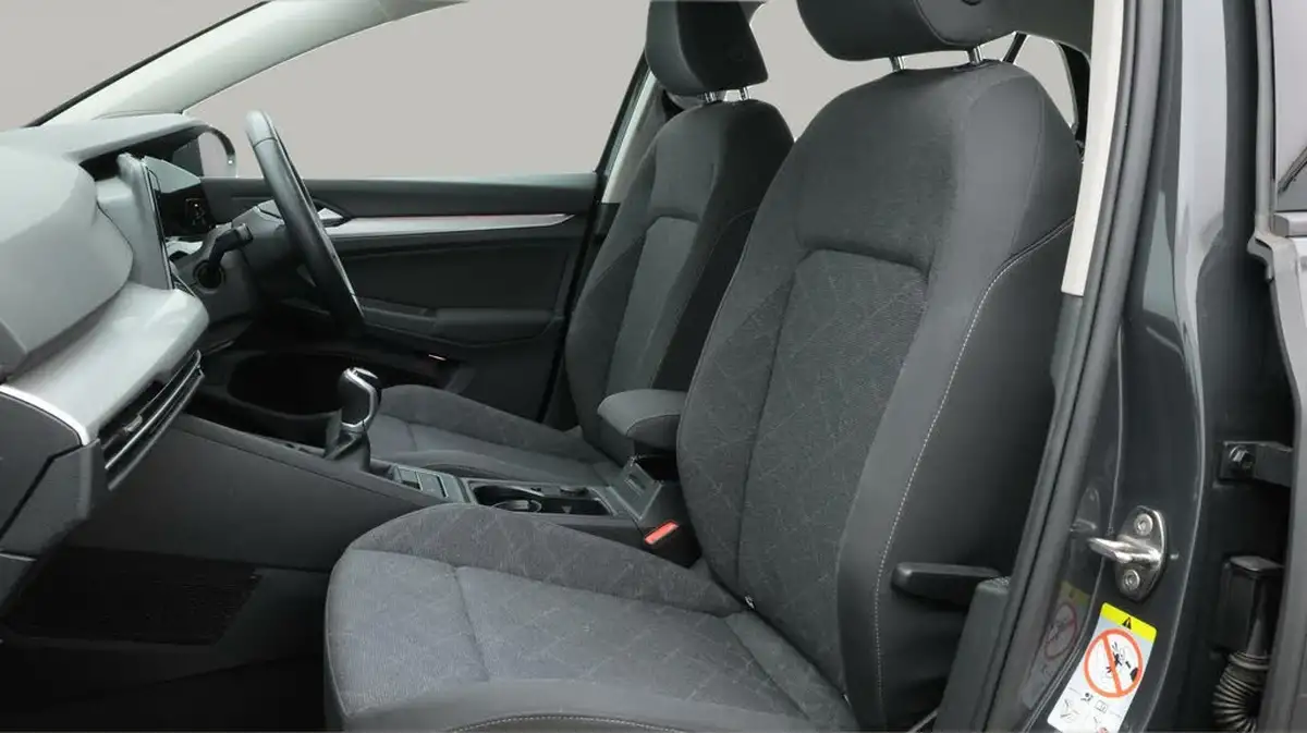 2022-volkswagen-golf-15-tsi-life-150ps-hatchback-big-14