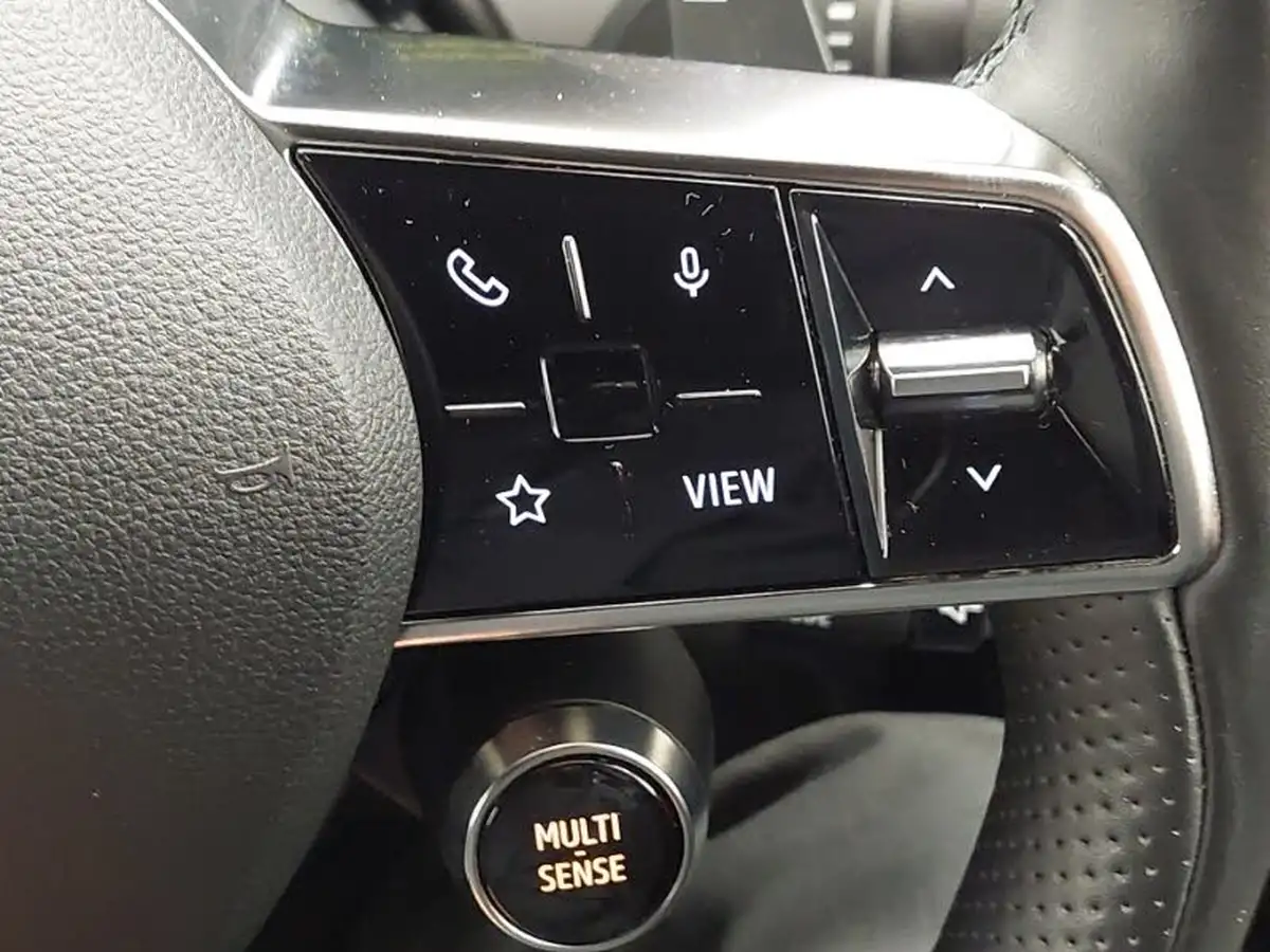 2023-renault-megane-e-tech-e-techno-big-18