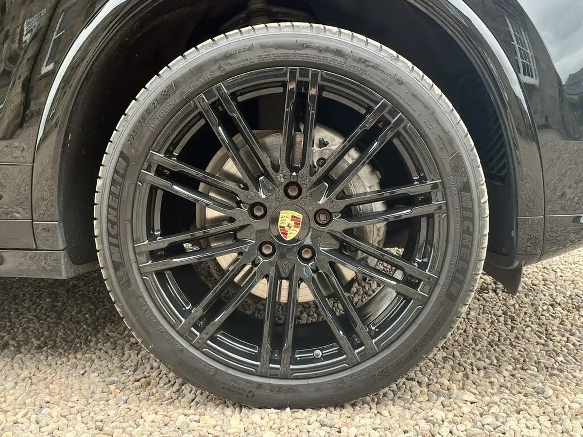 2016-porsche-cayenne-30td-big-11