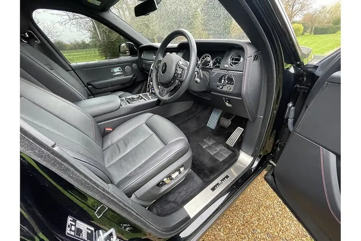 2023-rolls-royce-cullinan-675-black-badge-big-30