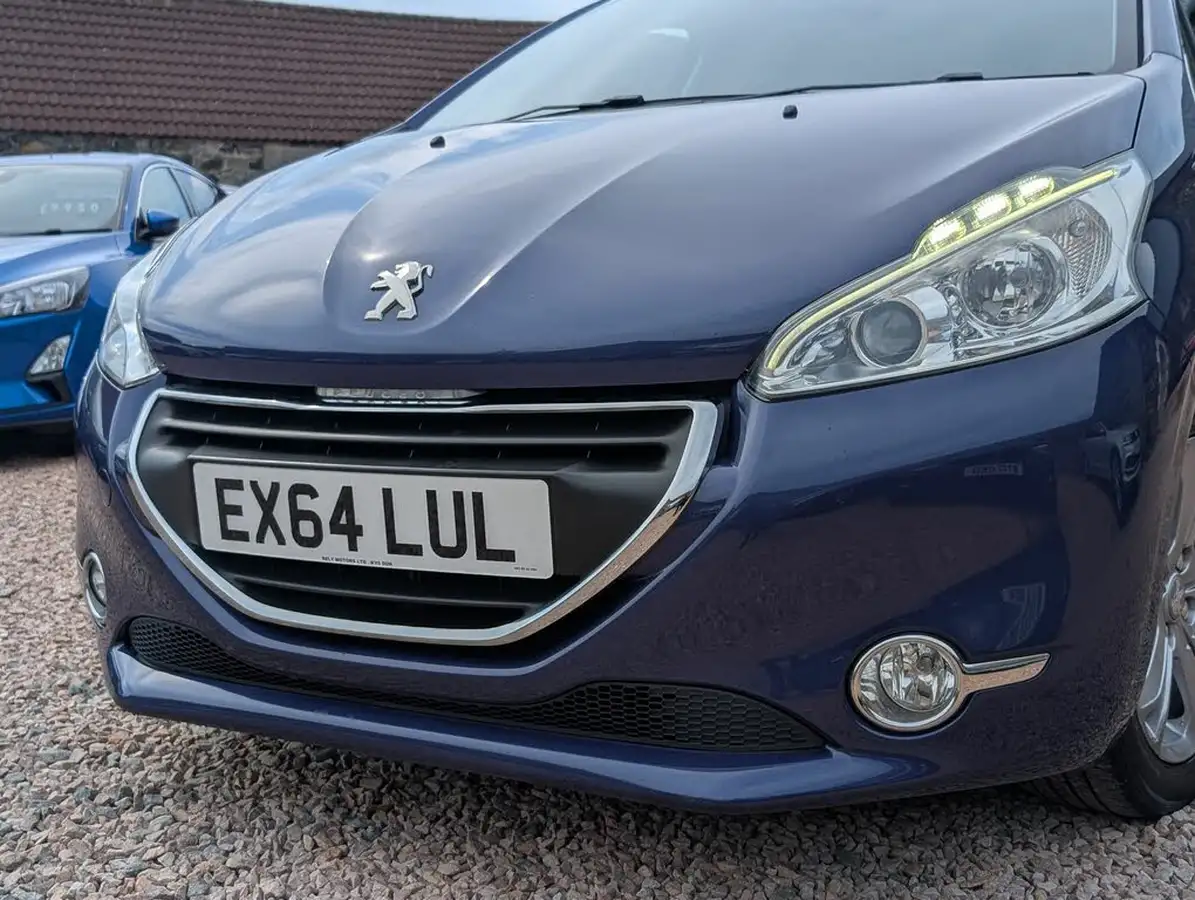 2014-peugeot-208-12-allure-vti-5d-big-5