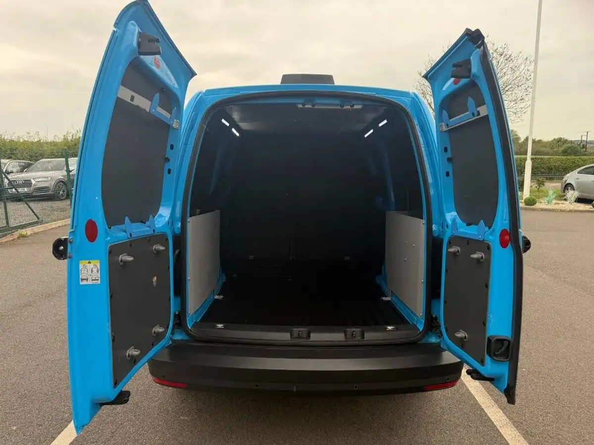 2017-volkswagen-caddy-maxi-20tdi-c20-maxi-startline-bmt-102pseu6-panel-big-9