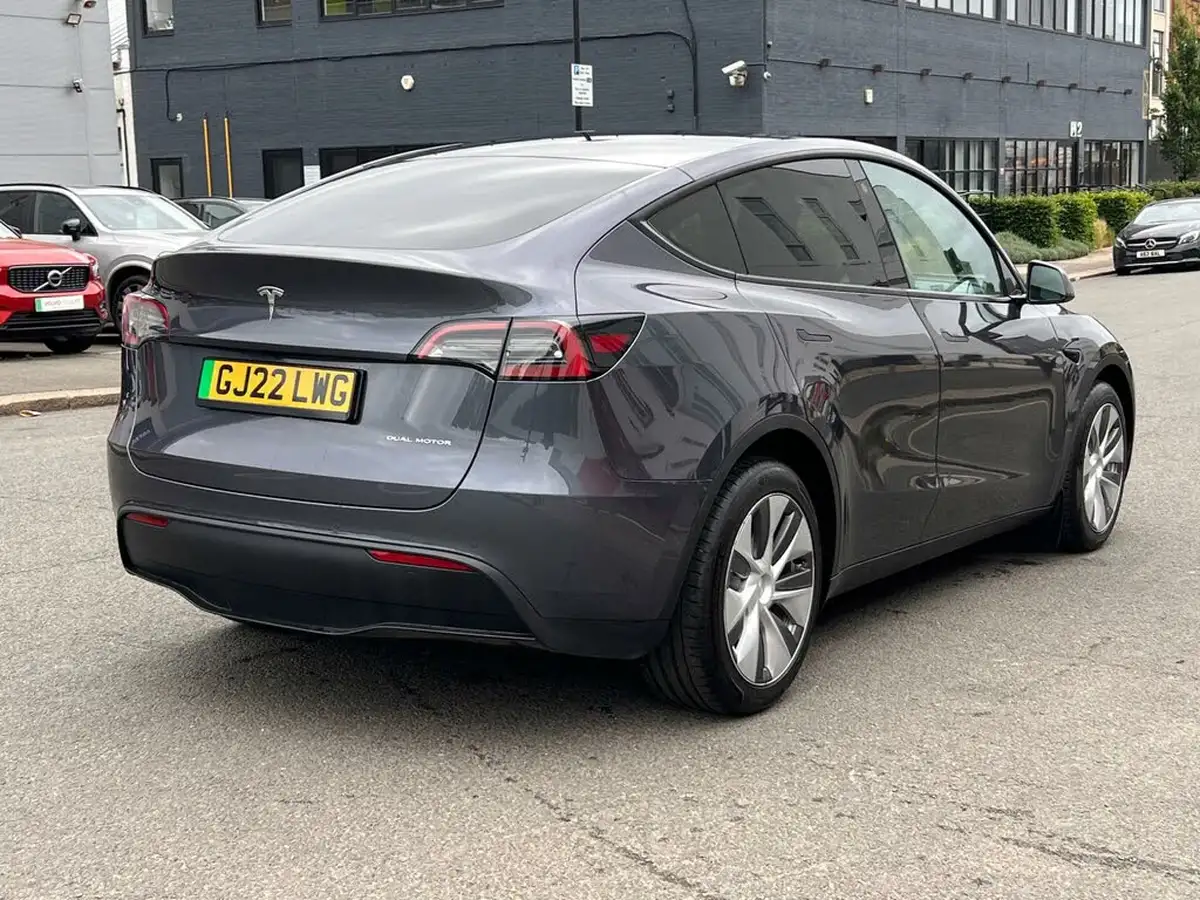 2022-tesla-model-y-e-long-range-big-4