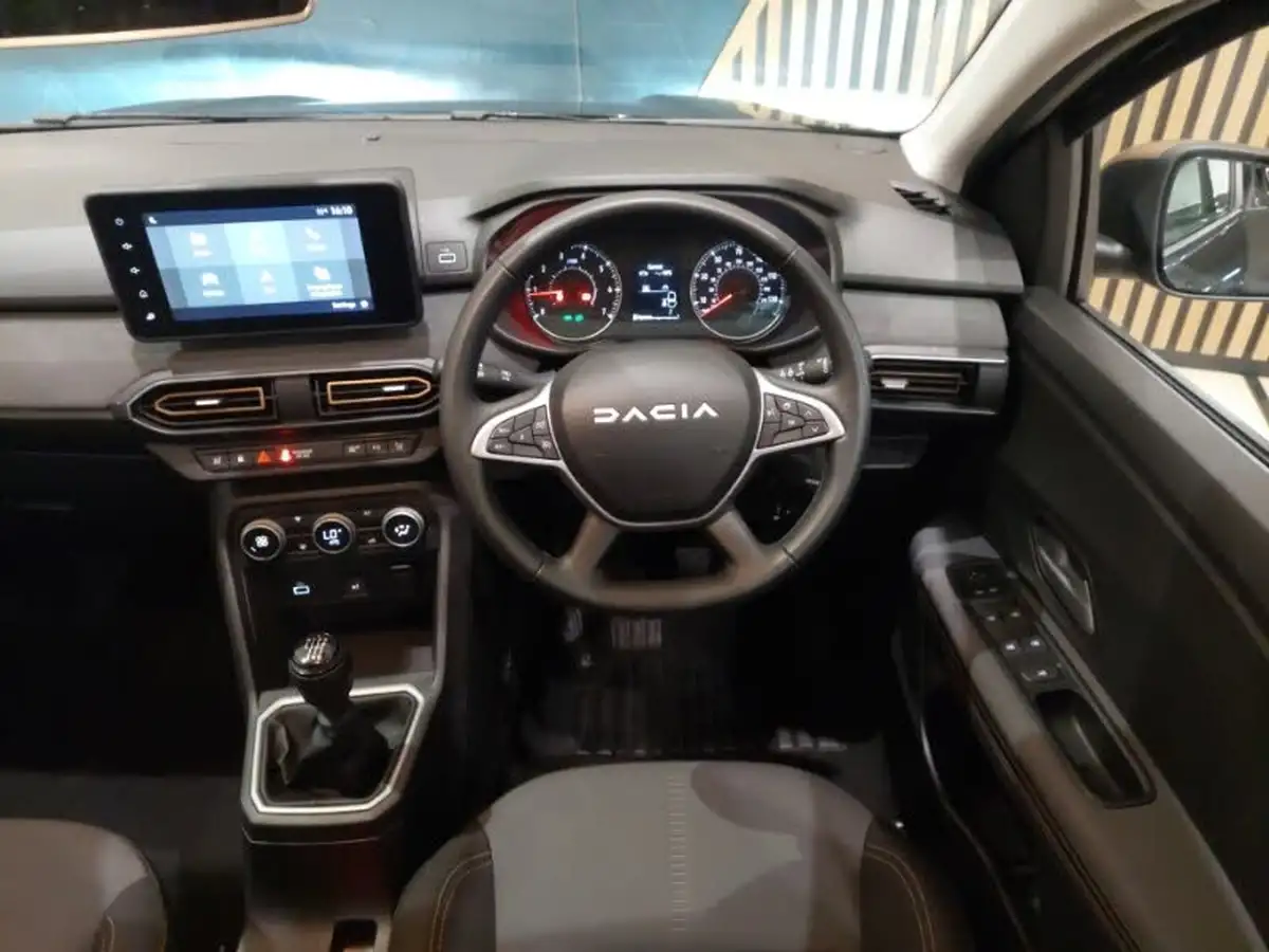 2024-dacia-sandero-stepway-10-tce-extreme-90bhp-big-6