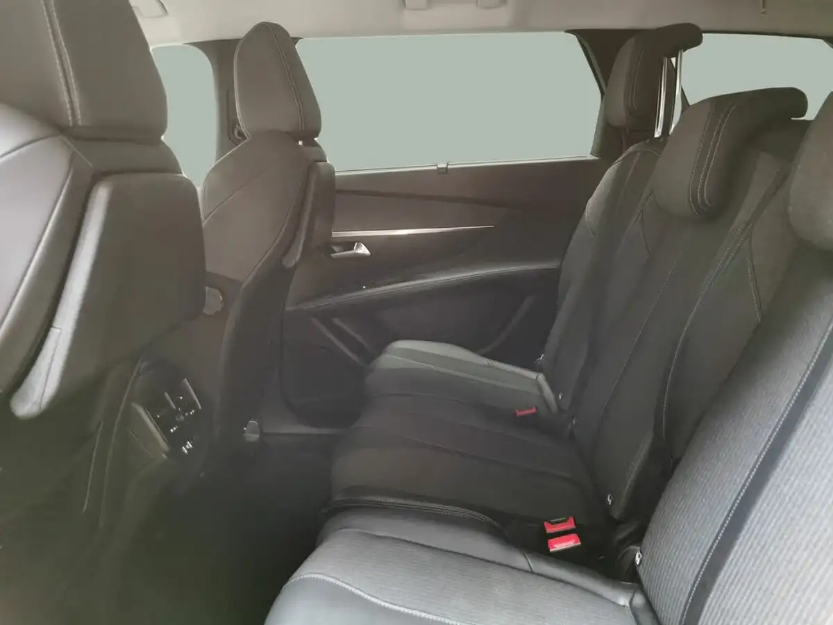 2022-peugeot-5008-suv-12-puretech-allure-premium-eat8-big-33