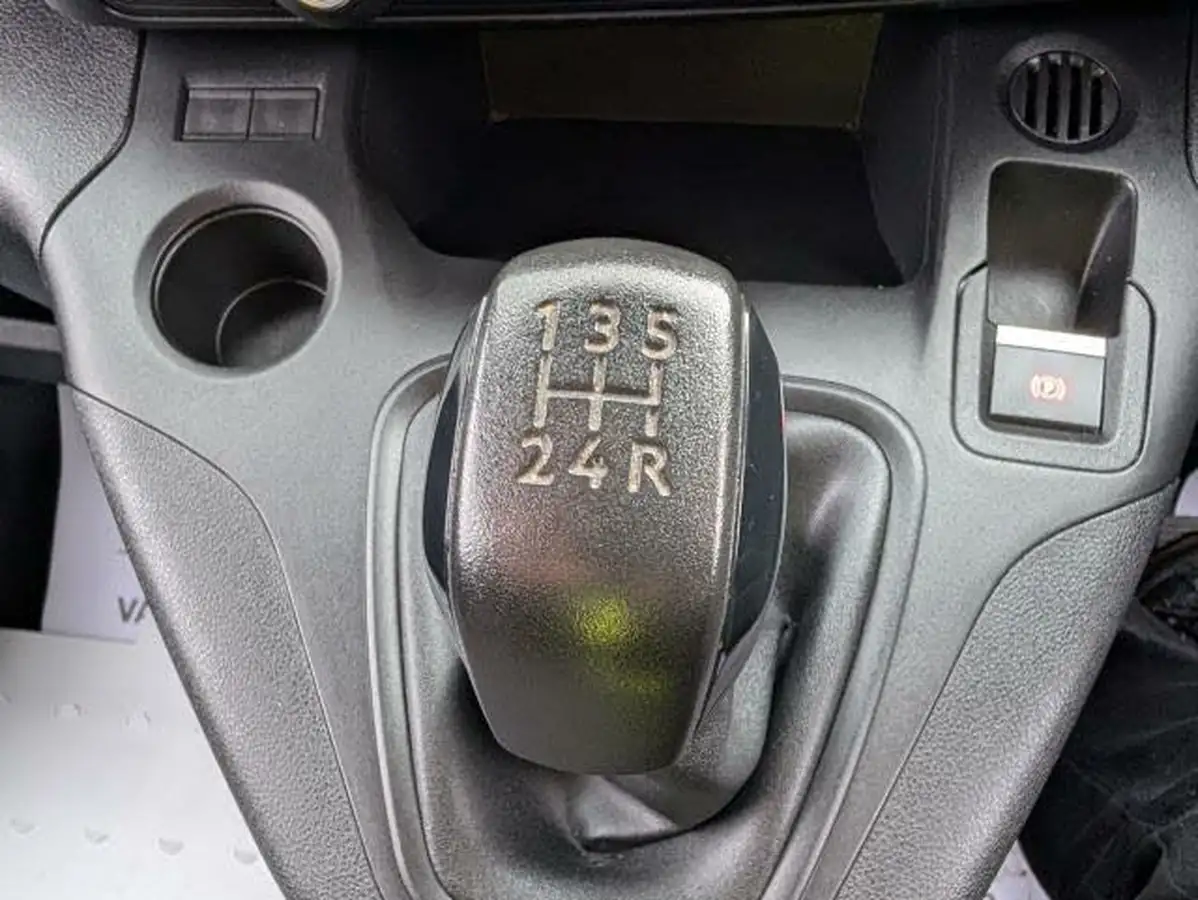 2021-peugeot-partner-15-bluehdi-950-professional-100ps-eu6dt-long-panel-big-23