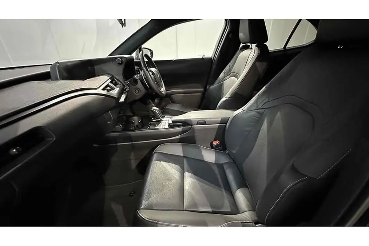 2022-lexus-ux-300e-e-ux-201bhp-big-17