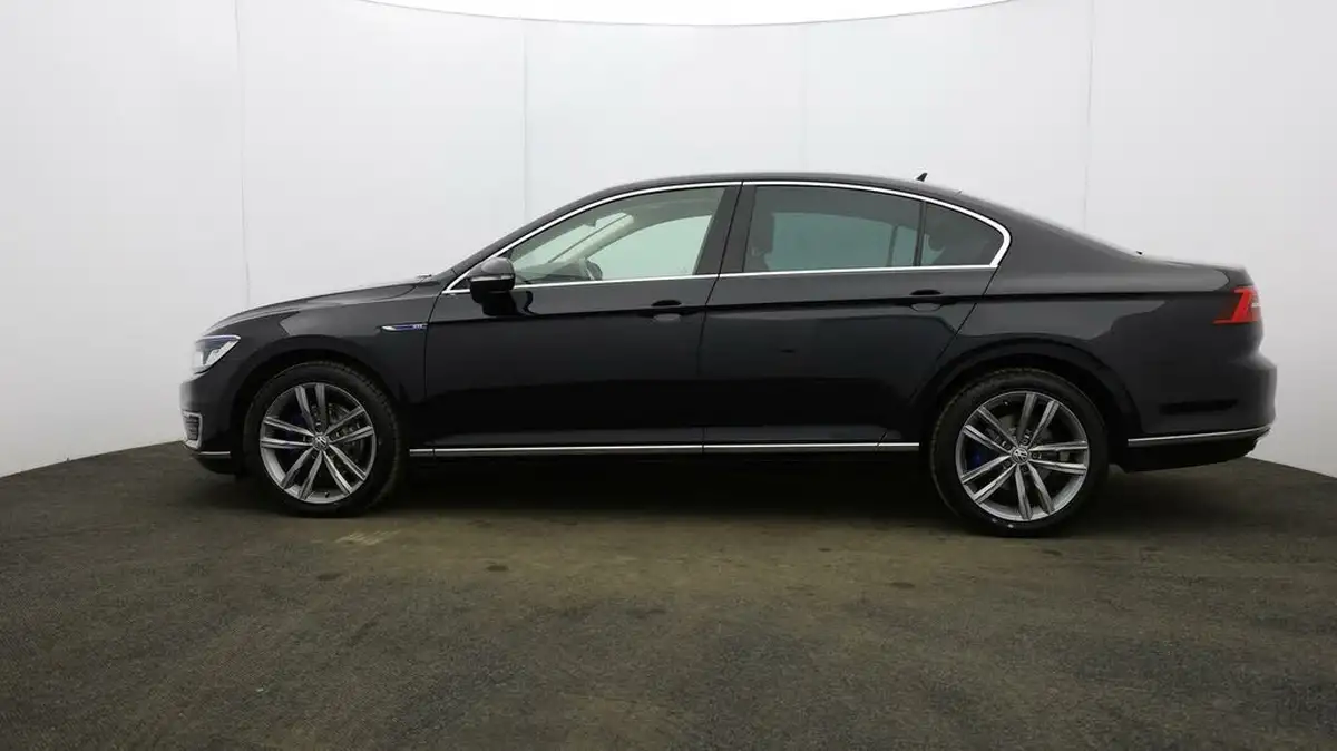 2018-volkswagen-passat-14-tsi-gte-saloon-4d-big-3