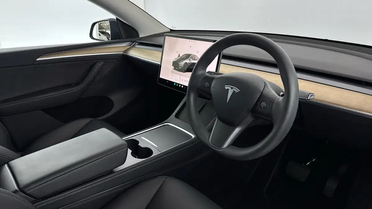 2022-tesla-model-y-e-long-range-big-8
