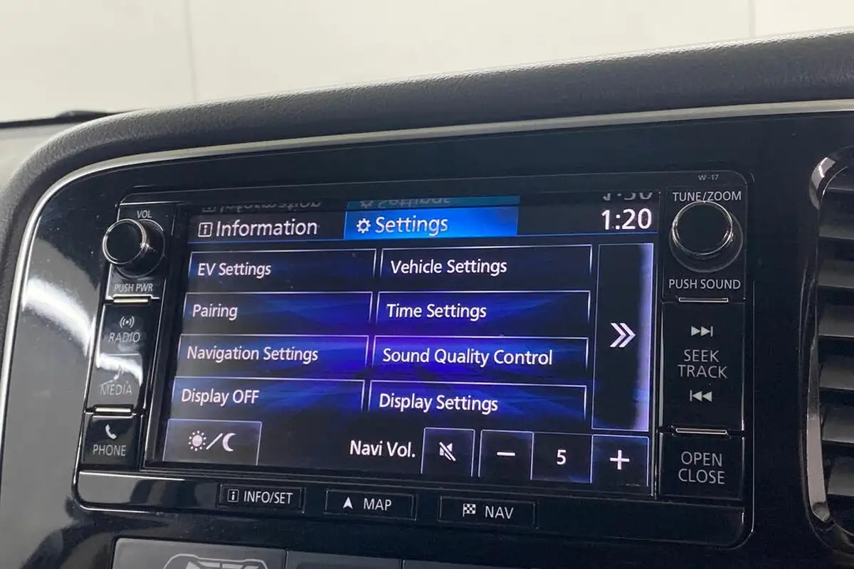 2017-mitsubishi-outlander-20-4hs-phev-5st-big-24