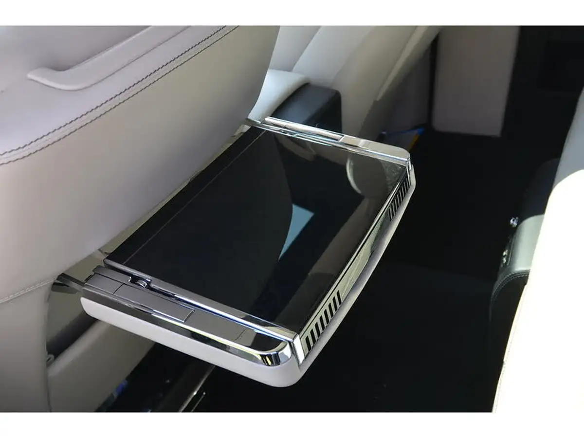 2016-rolls-royce-phantom-67-coupe-2d-big-21