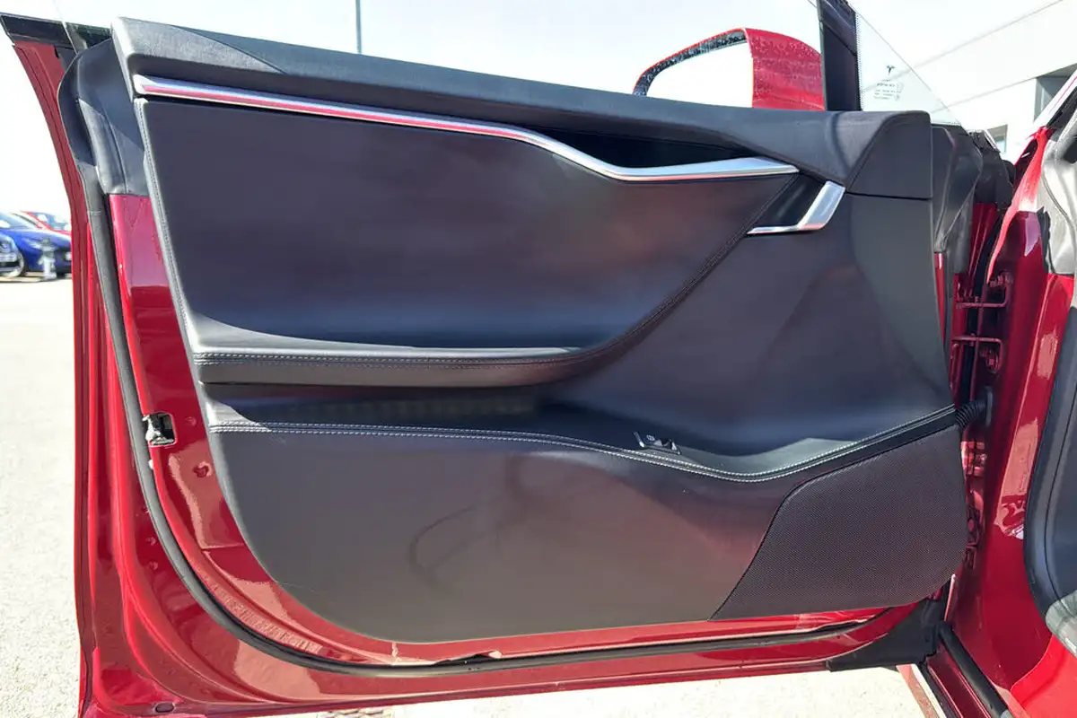 2018-tesla-model-s-e-75d-big-32