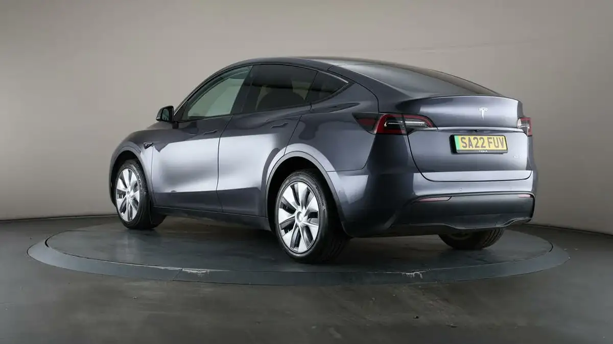 2022-tesla-model-y-e-long-range-big-65