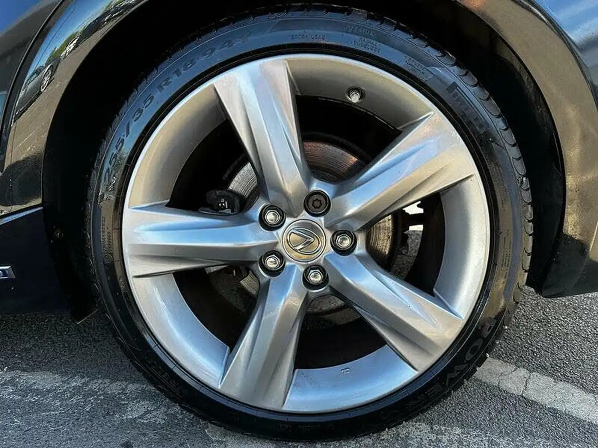 2014-lexus-is-300h-25-premier-big-19