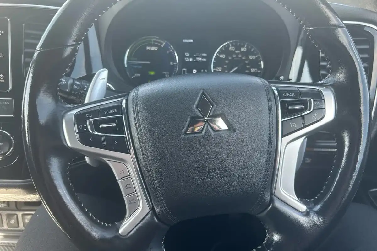 2019-mitsubishi-outlander-24-4h-phev-big-16