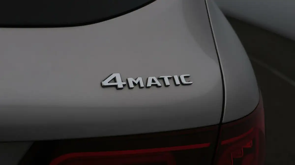 2022-mercedes-benz-glc-class-20d-glc220d-amg-line-195ps-station-wagon-5d-1950cc-4matic-plus-big-22