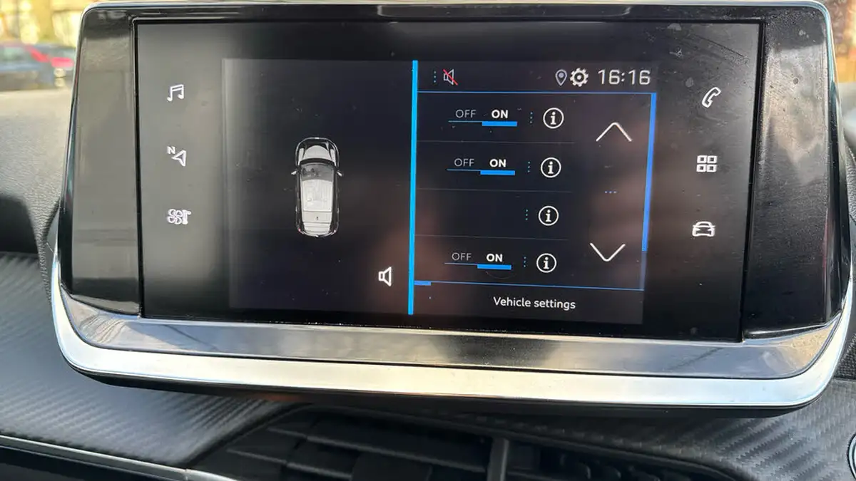 2023-peugeot-208-12-puretech-active-premium-100ps-eat8-big-31