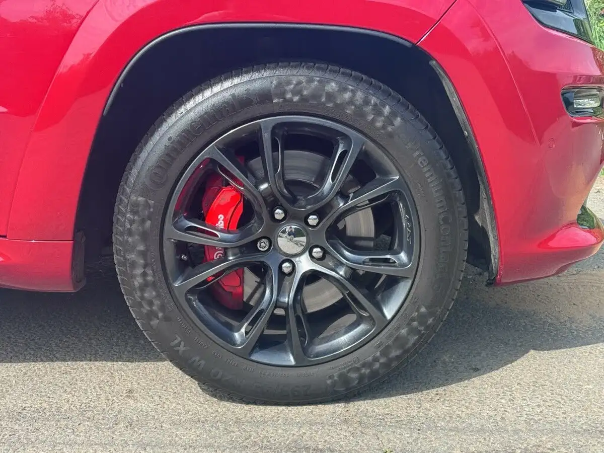 2017-jeep-grand-cherokee-64-hemi-srt-big-33