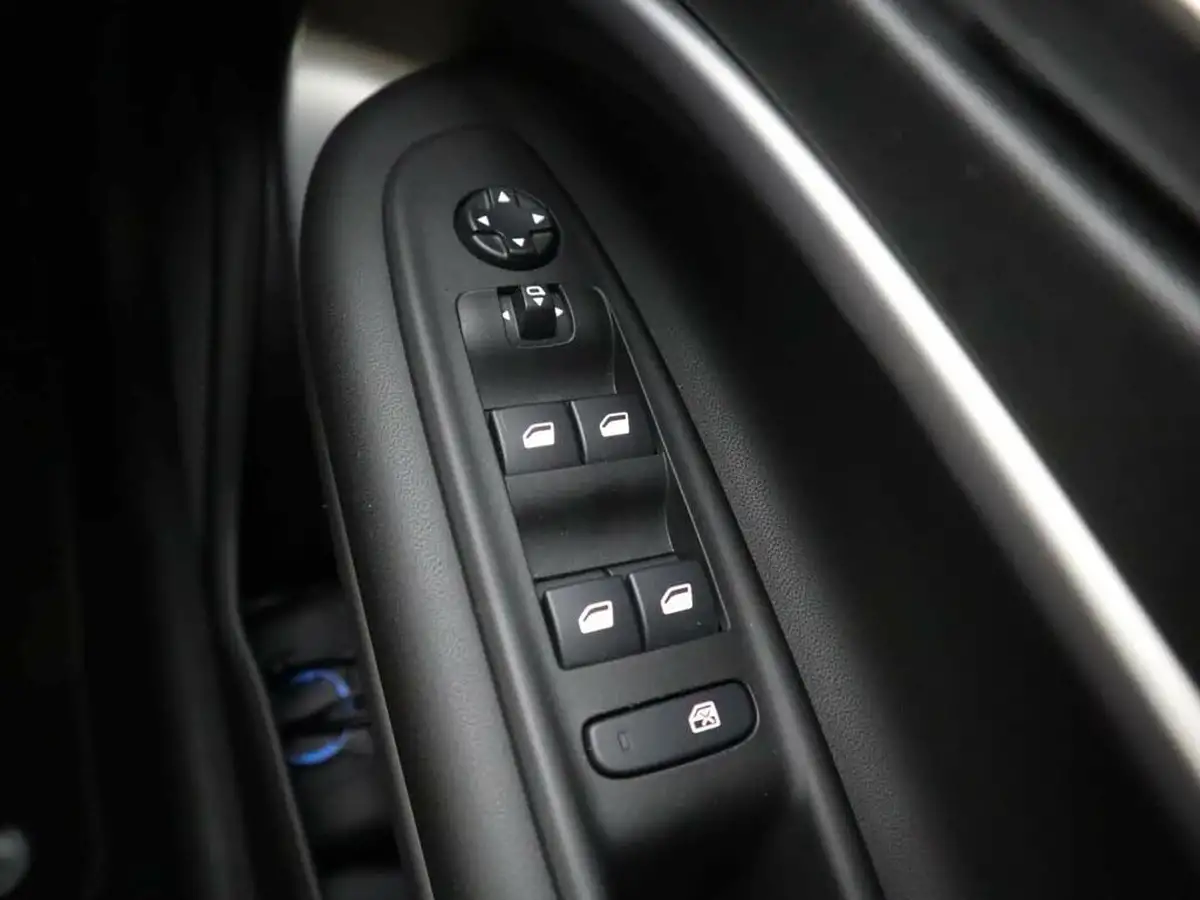2024-jeep-avenger-12-gse-summit-e-hybrid-48v-auto-big-29