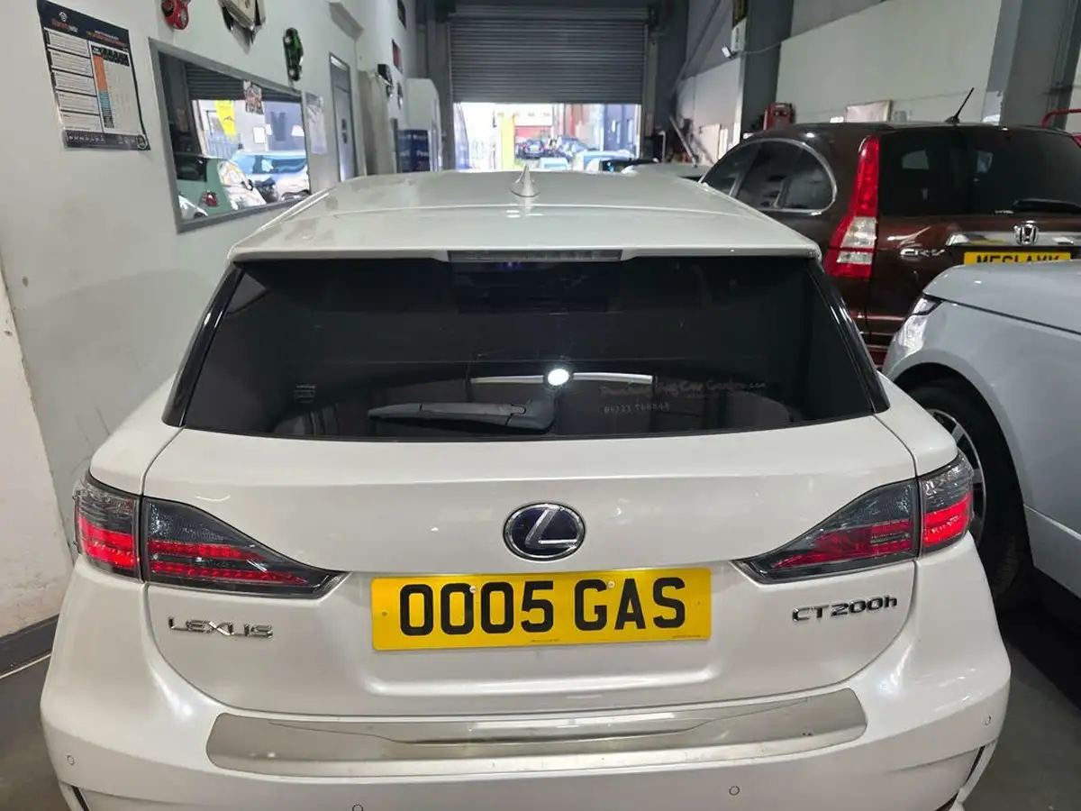 2015-lexus-ct-200h-18-advance-cvt-big-15
