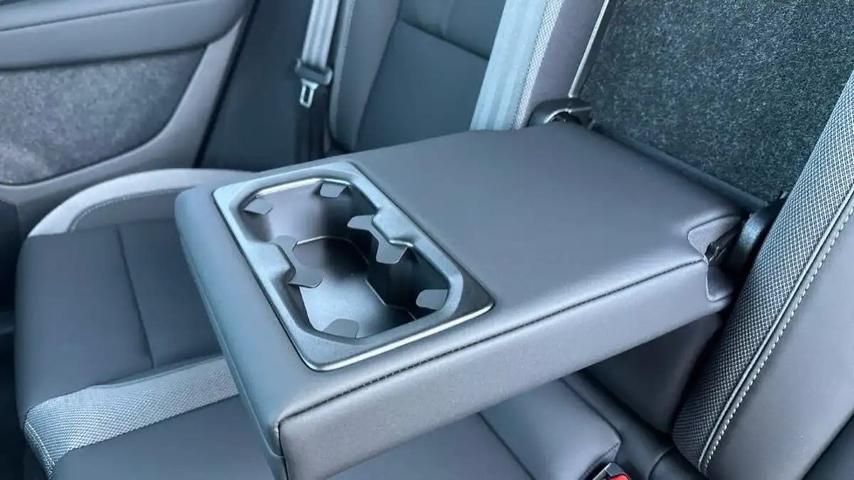 2025-volvo-ex40-e-ultra-big-28