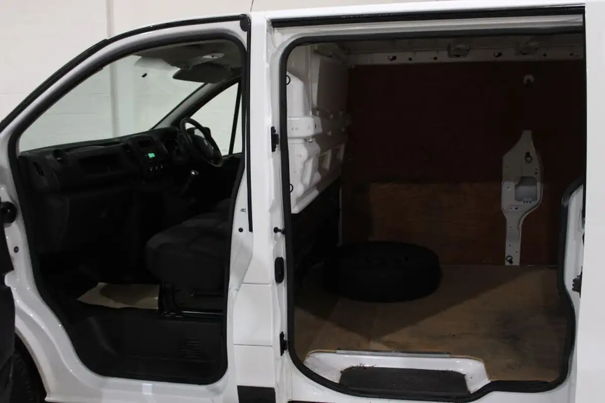 2022-renault-trafic-20dci-ll30-energy-120-business-panel-big-11