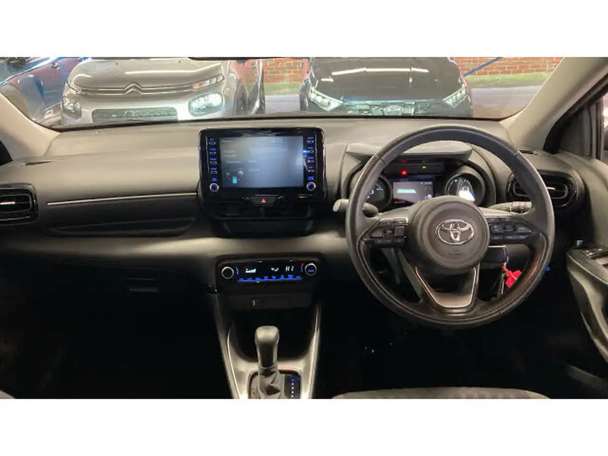2022-toyota-yaris-15-vvt-i-design-big-9