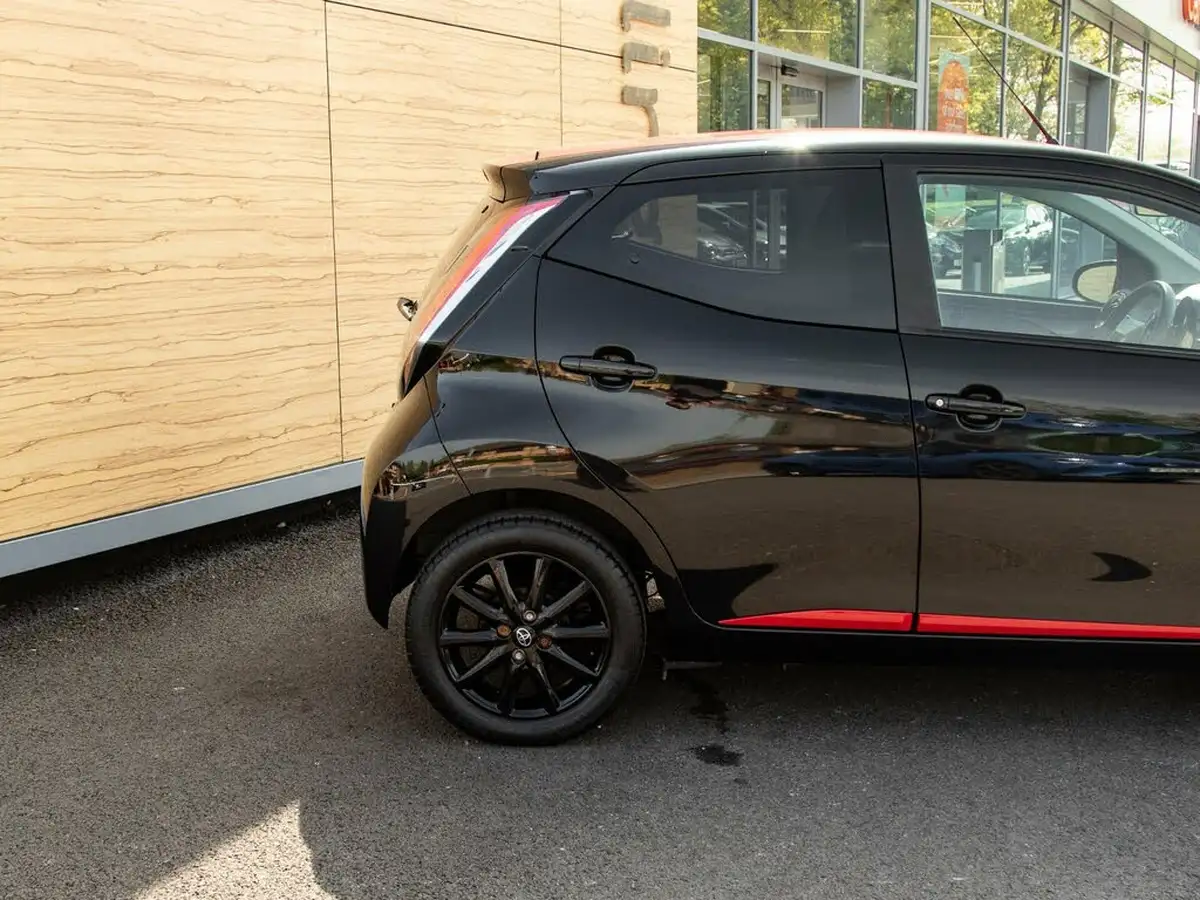 2017-toyota-aygo-10-vvt-i-x-press-71bhp-big-7