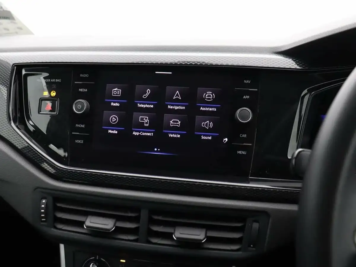 2022-volkswagen-polo-10-life-big-19
