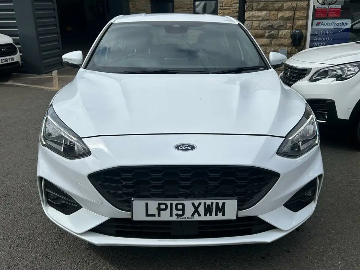 2019-ford-focus-10t-st-line-hatchback-big-1